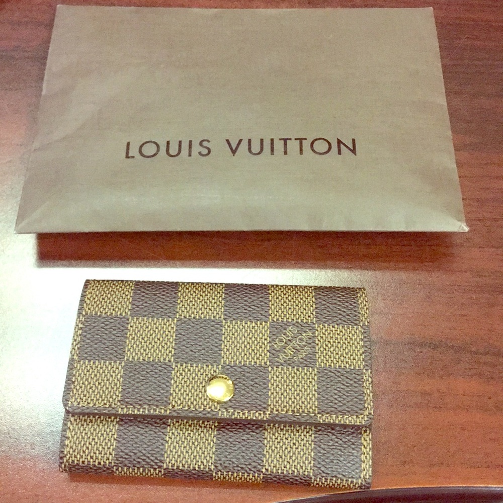 Louis Vuitton - 6 Key Holder- never used